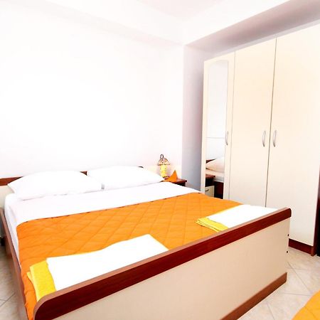 Apartments With A Parking Space Seline, Paklenica - 6603 Starigrad Paklenica Habitación foto